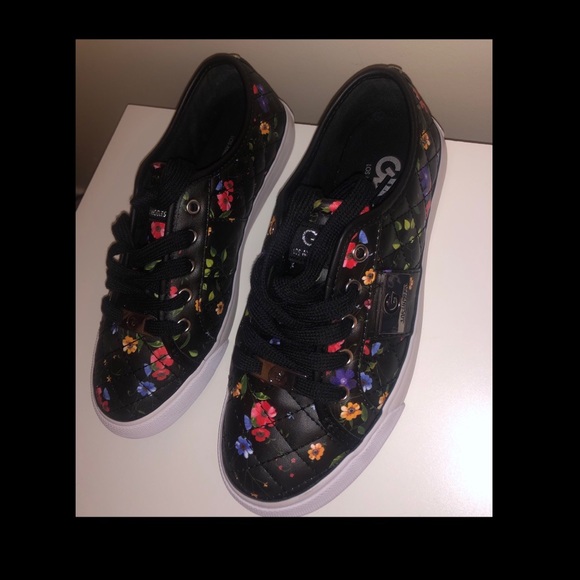 Shoes - Picture 2 of 7